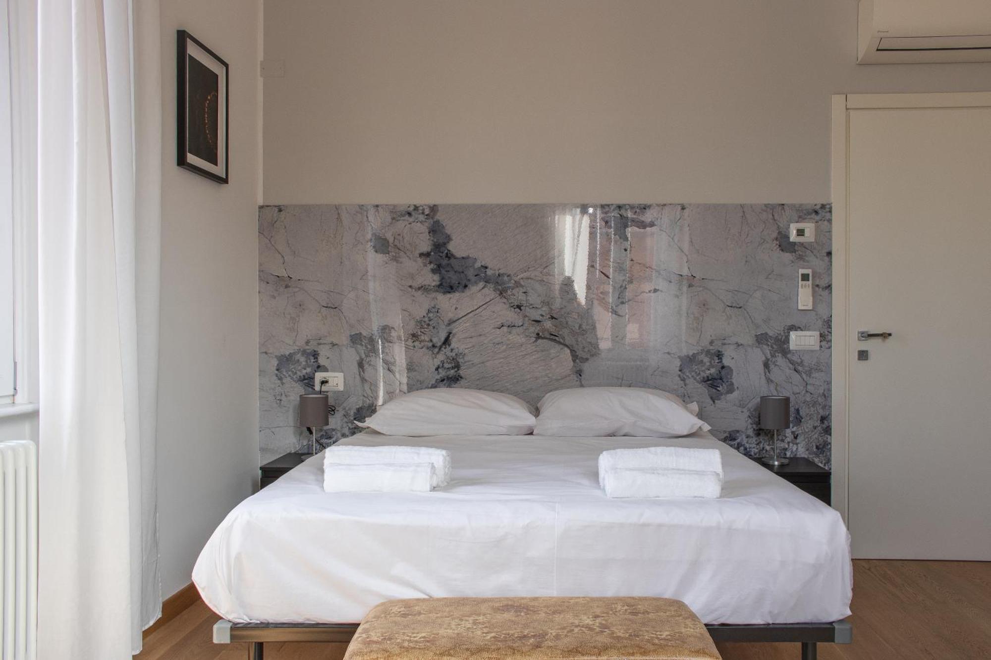 Rrrapido Holy Suites And Rooms - Via Sardegna Milaan Buitenkant foto