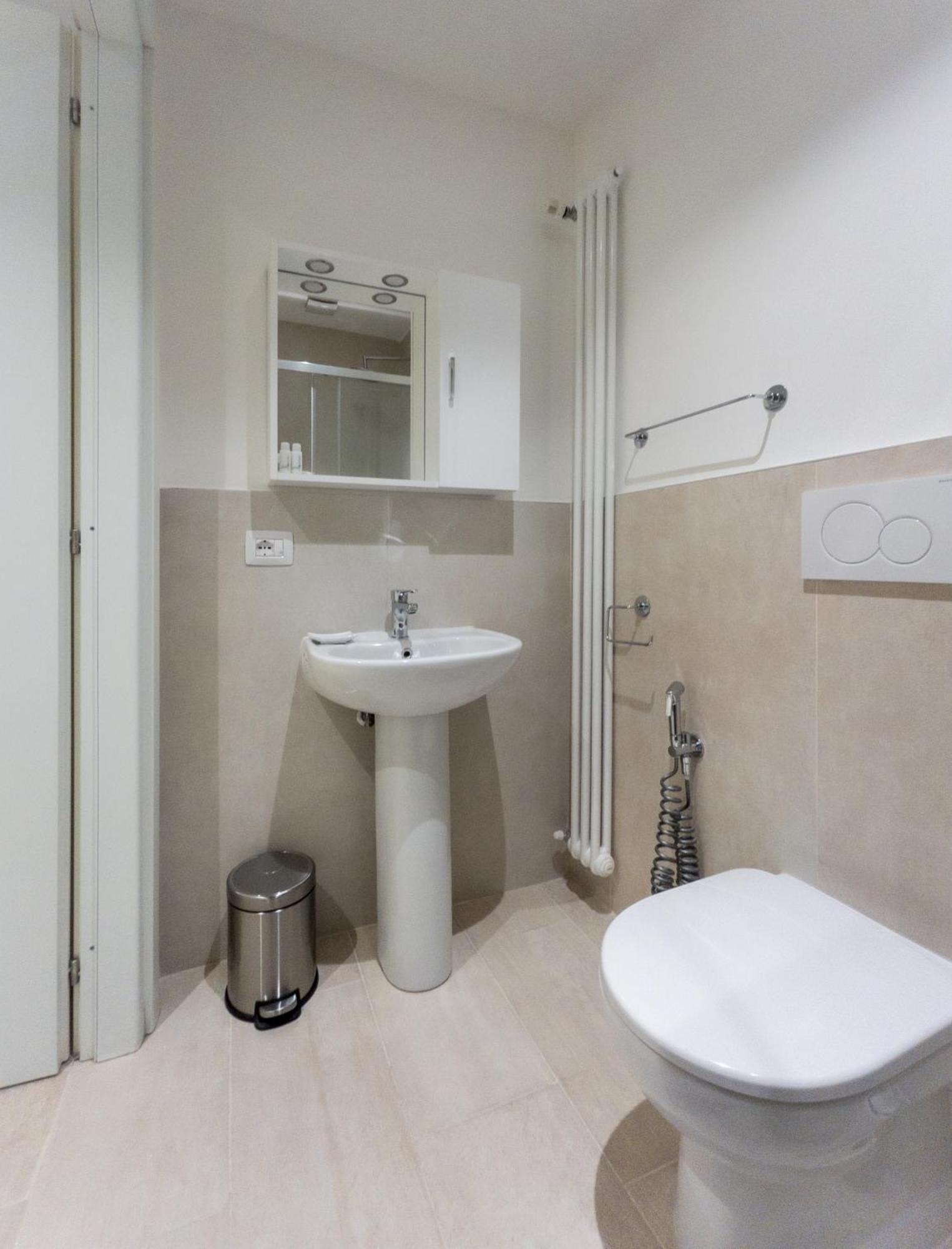 Rrrapido Holy Suites And Rooms - Via Sardegna Milaan Buitenkant foto