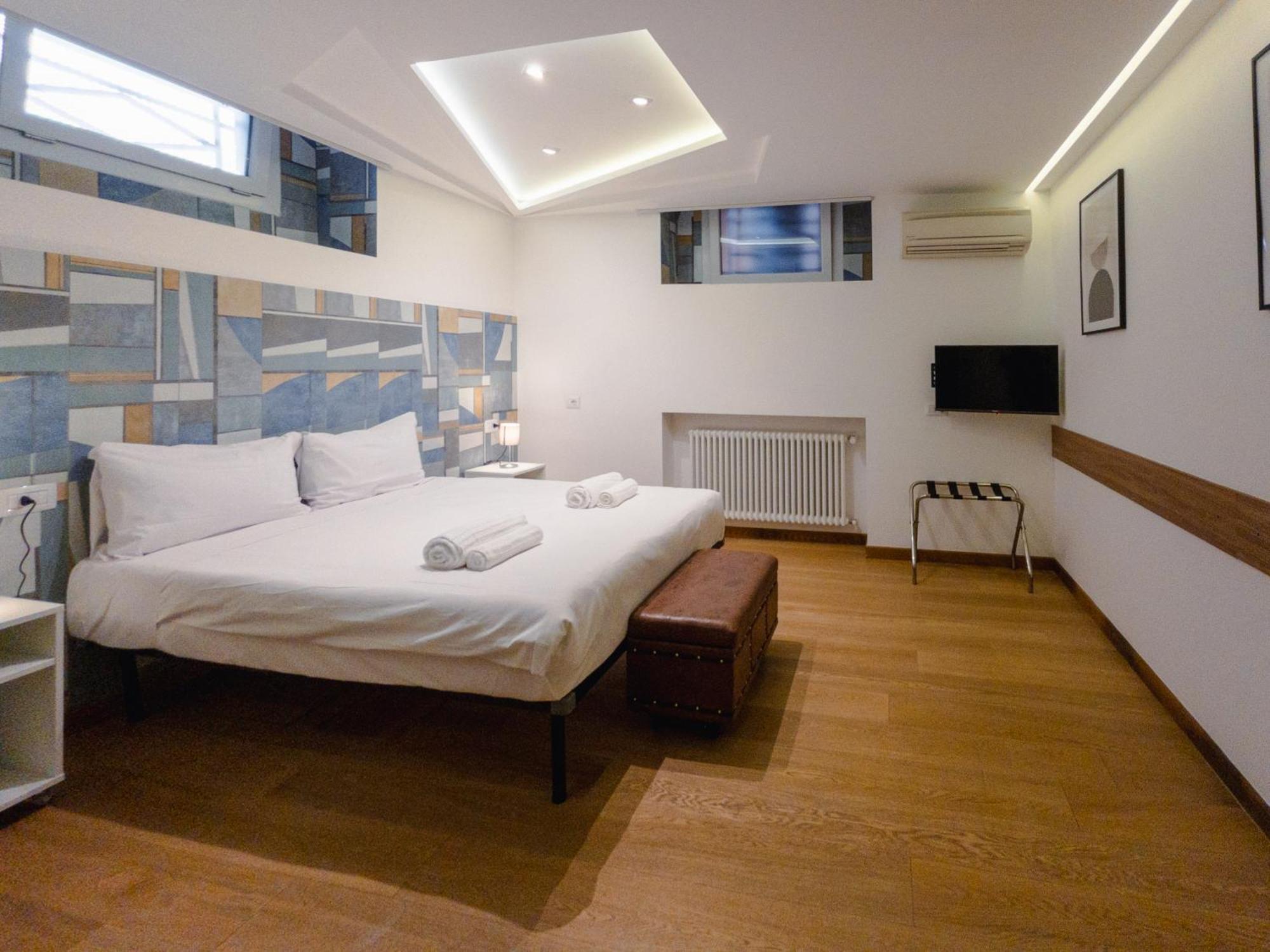 Rrrapido Holy Suites And Rooms - Via Sardegna Milaan Buitenkant foto